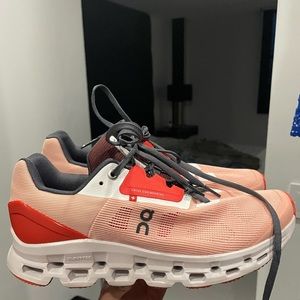 On cloud size 9 womens running shoes